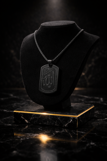 Halalhaus – Allah Kalligrafie Halskette – Iman Edition
